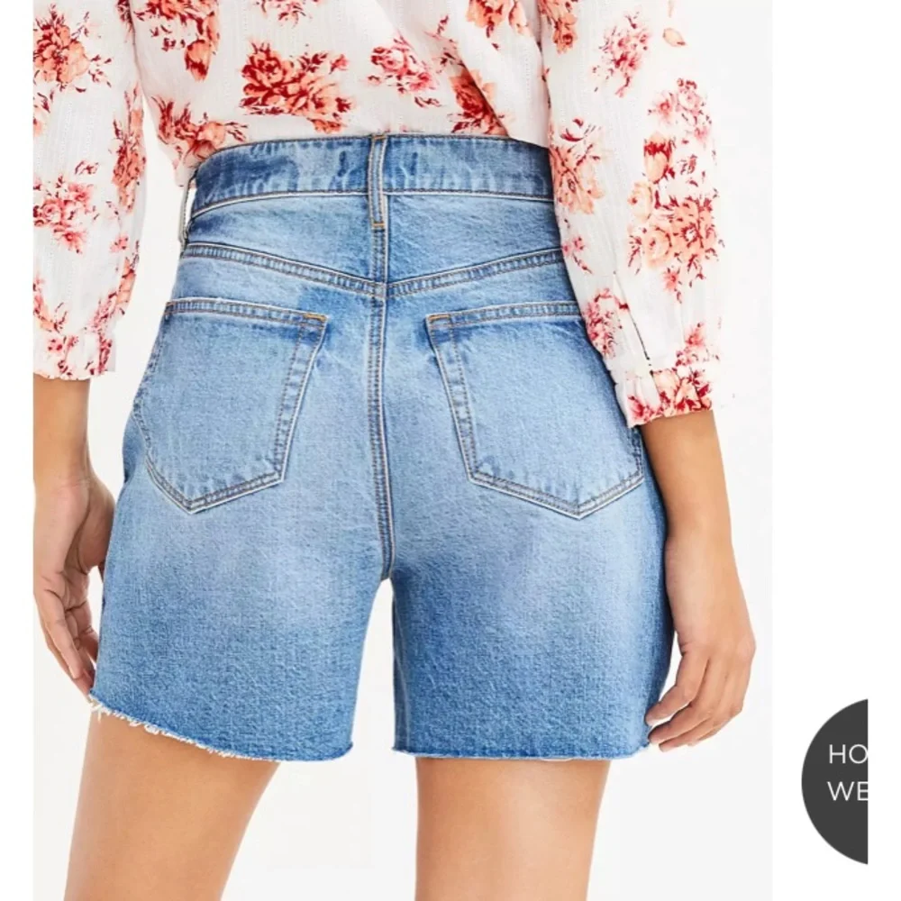 LOFT NWT Destructed Fresh Cut Hem High Rise 90's Boyfriend Shorts-Classic Indigo - Picture 3 of 3